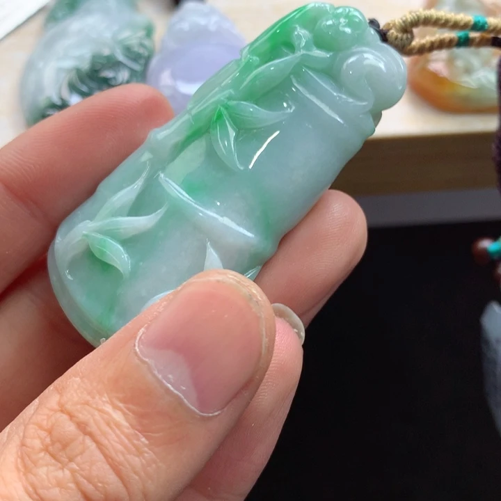 翡翠未镶嵌颈饰吊坠