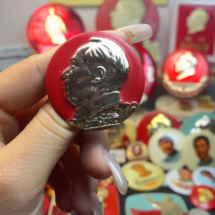 w***意爷爷像章一枚品相如图