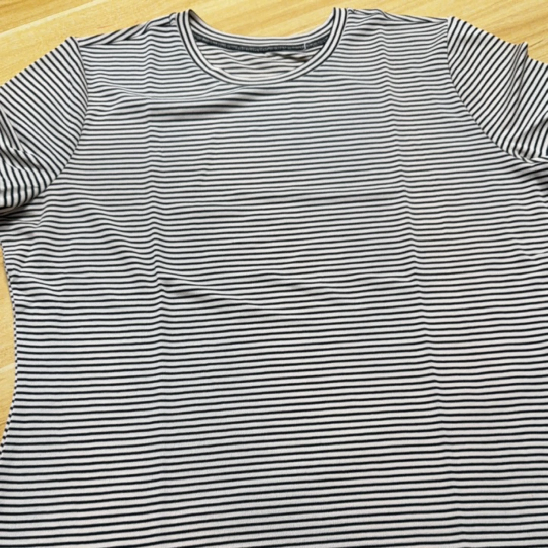 条纹针织加捻丝圆领短袖（库存微瑕）