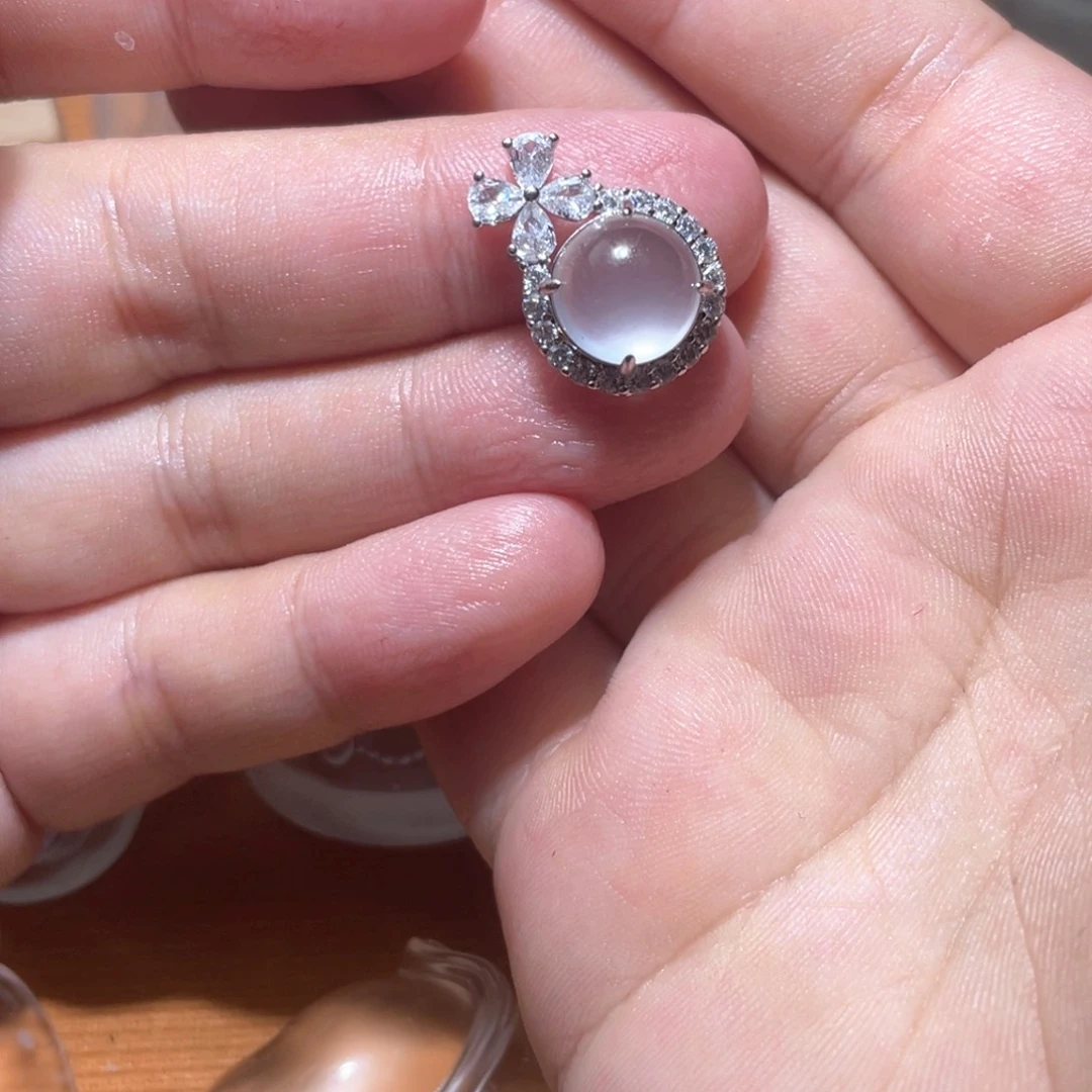 石英质玉合金颈饰