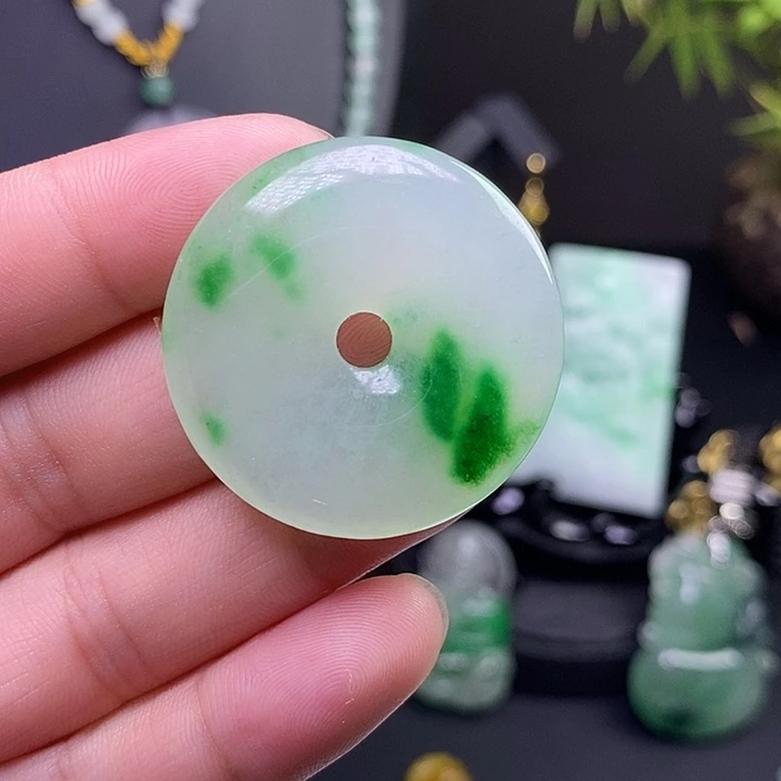 翡翠未镶嵌吊坠(赠链)