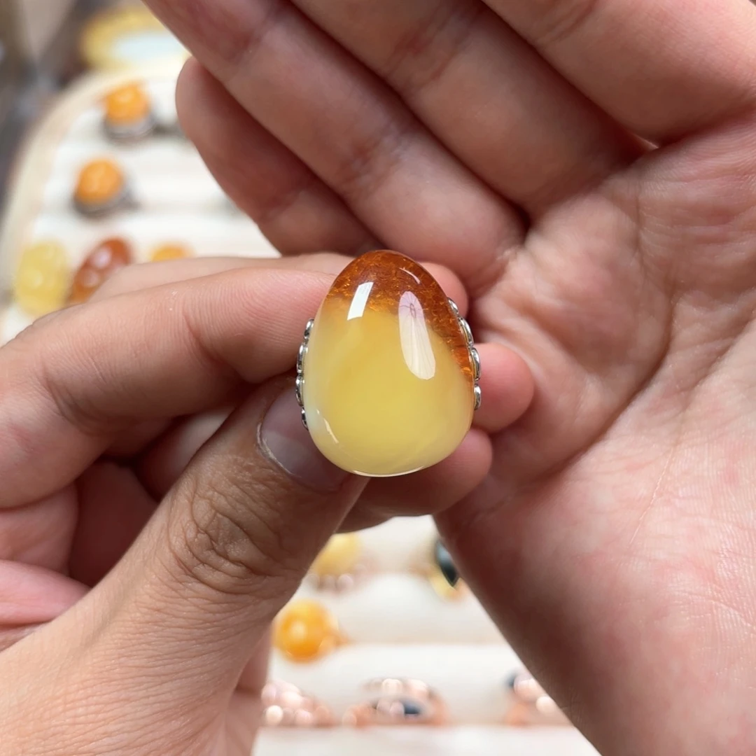 蜜蜡裸石未镶嵌长*戒指