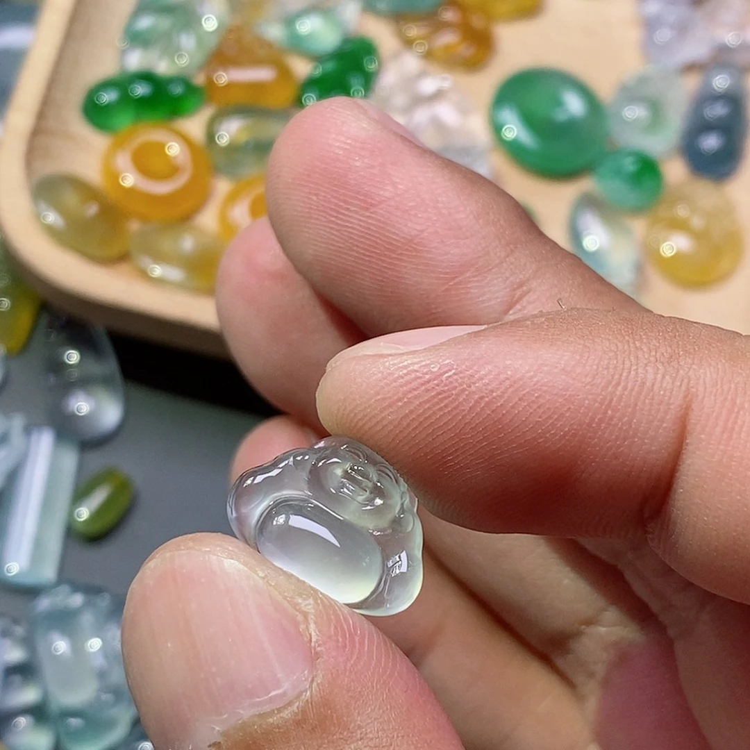 翡翠颈饰未镶嵌翡翠