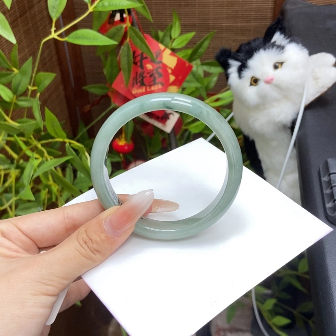翡翠手镯未镶嵌57圈口