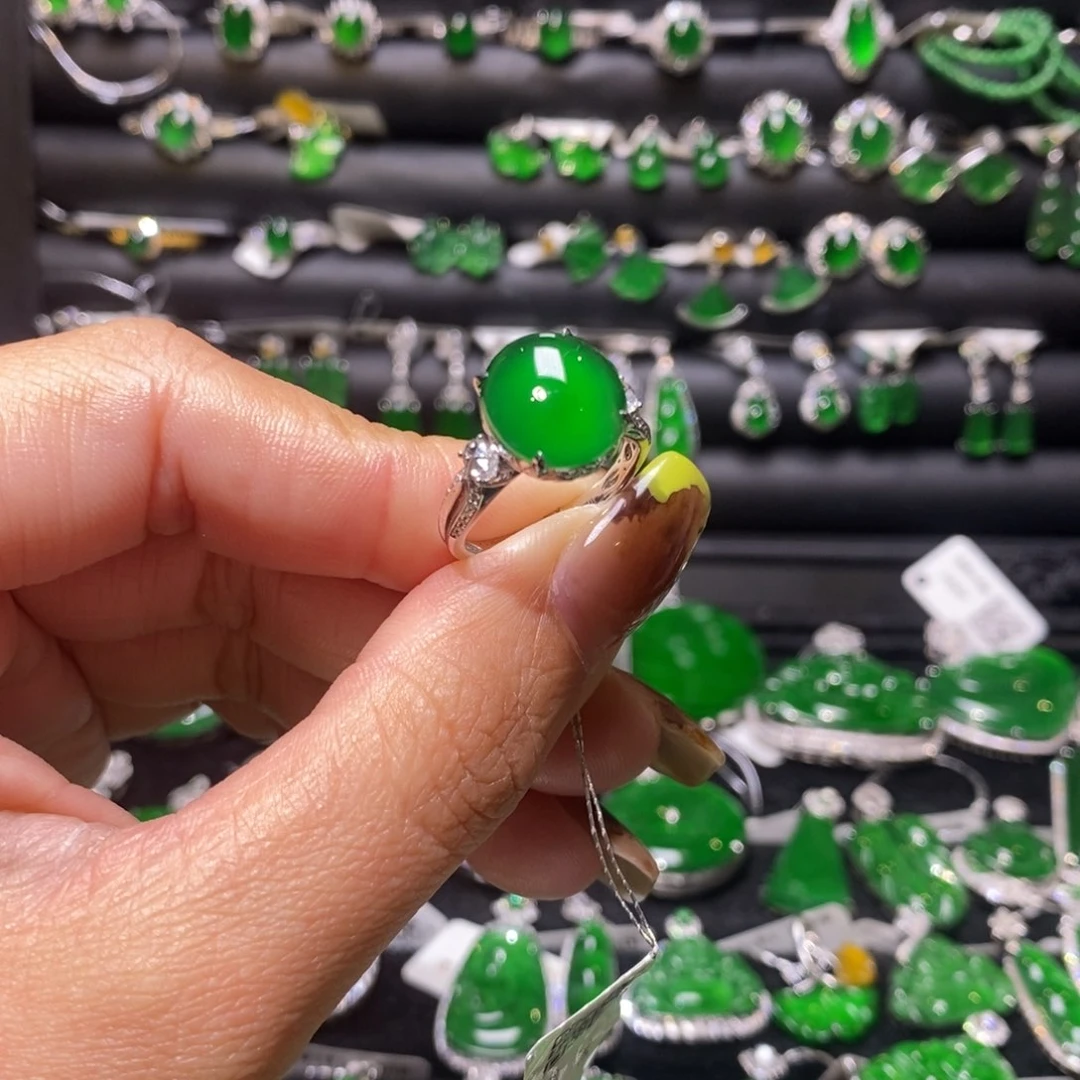 翡翠戒指18K金镶嵌蛋面戒指