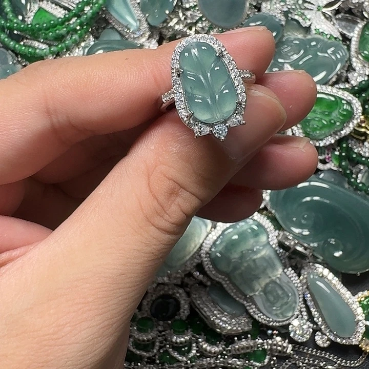 翡翠未镶嵌颈饰天然A货翡翠放漏