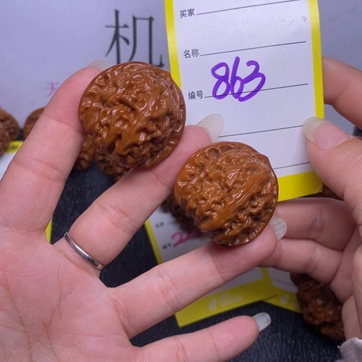 把件文玩核桃晓****】863/32.5白狮子