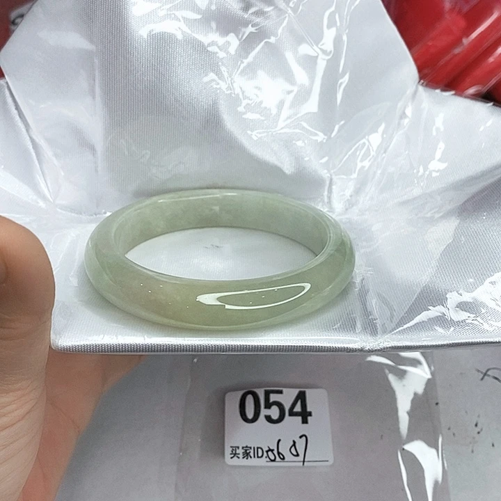 翡翠未镶嵌手镯一图一物实物为准（微瑕处理）