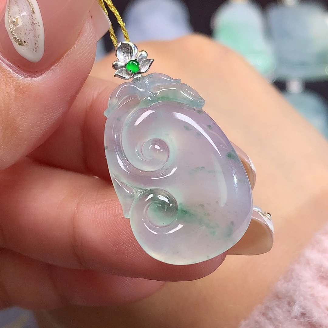 翡翠18K金镶嵌颈饰如意