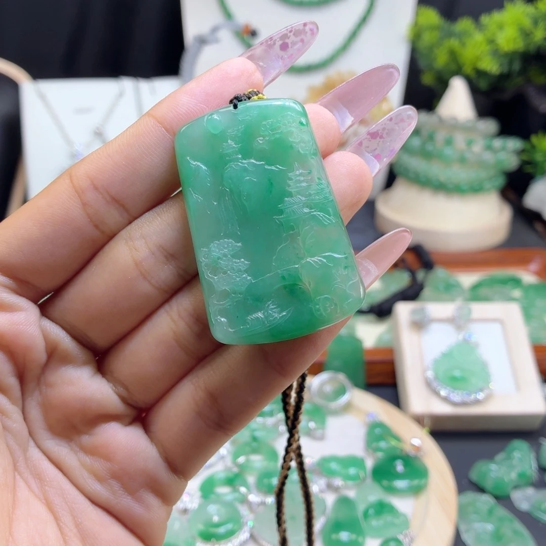 石英质玉（非洲翠）未镶嵌颈饰山水牌