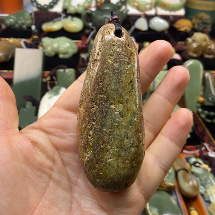 未镶嵌岫岩河磨玉（透闪石质玉）把件