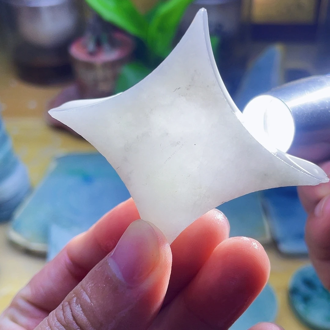 翡翠未镶嵌颈饰毛料7