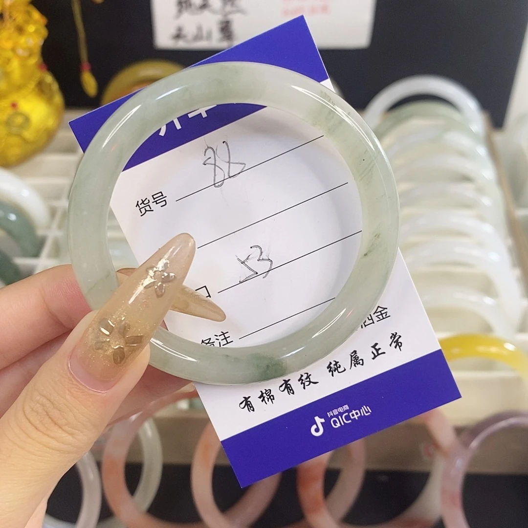 未镶嵌手镯石英质玉