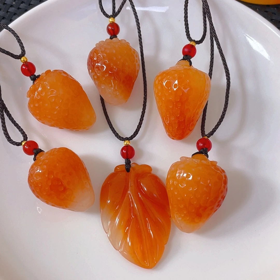 佳***一石英质玉（金丝玉）未镶嵌颈饰