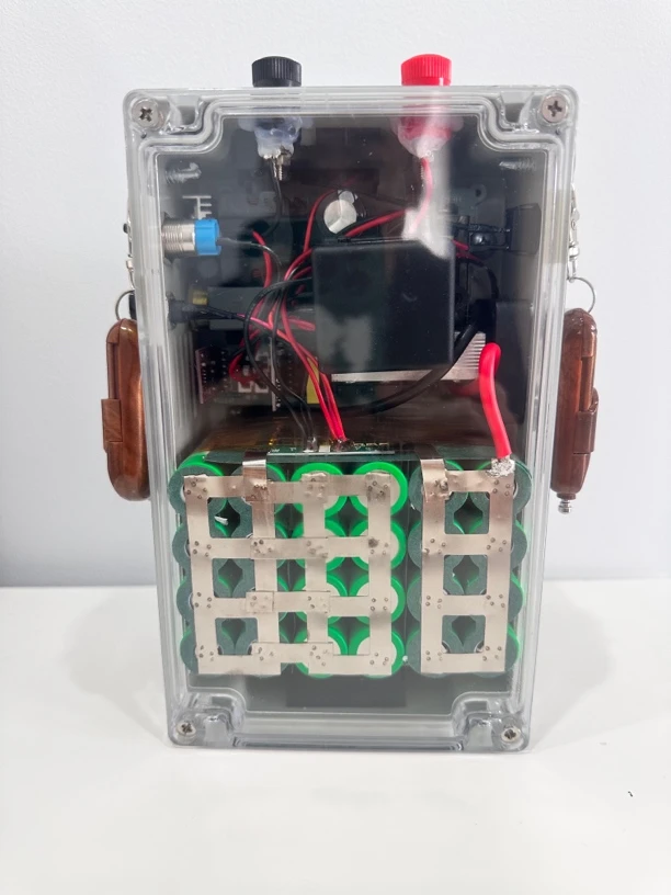 手工定制款迷你一体机逆变器锂电蓄电池续航4到5小时遥控款