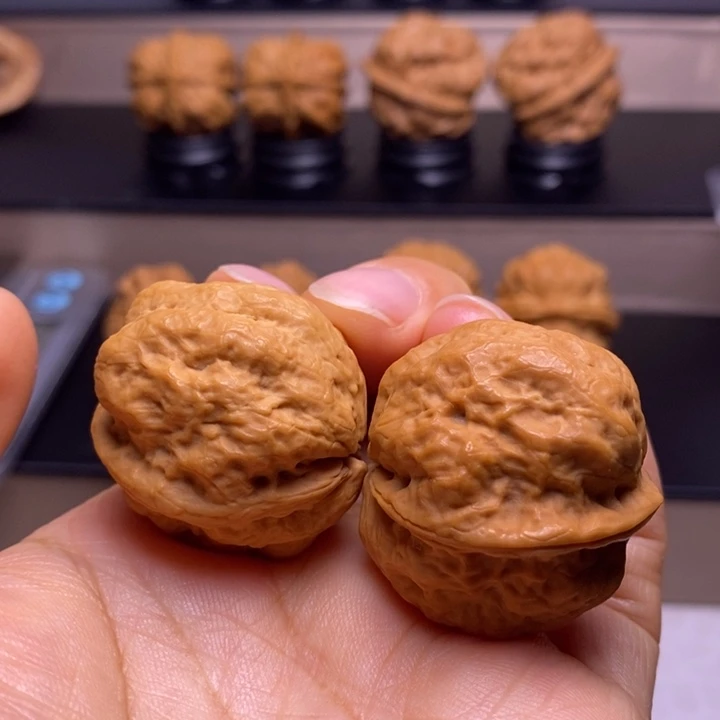 文玩核桃把件玉龙金蟾52