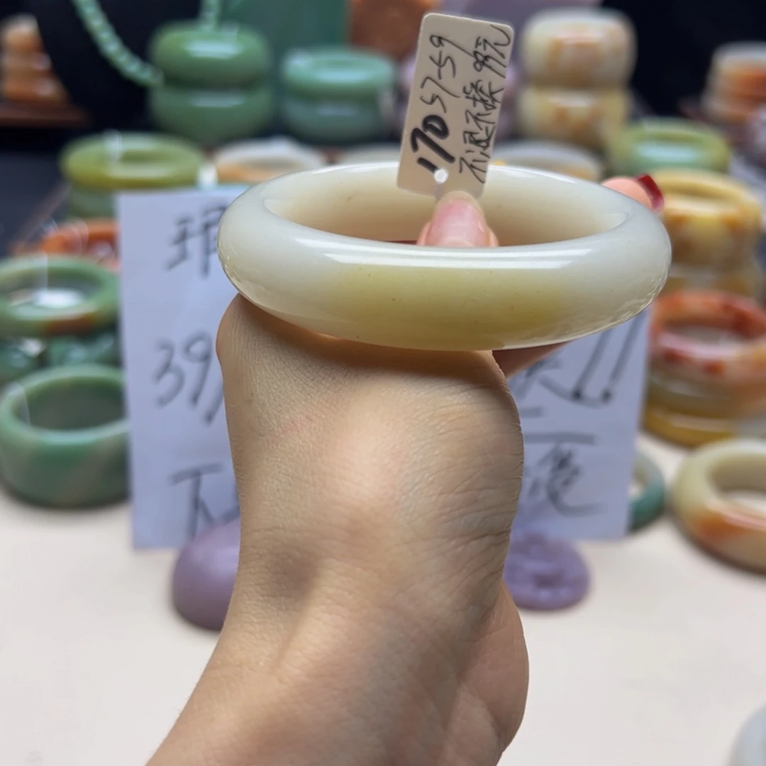 石英岩玉手镯未镶嵌