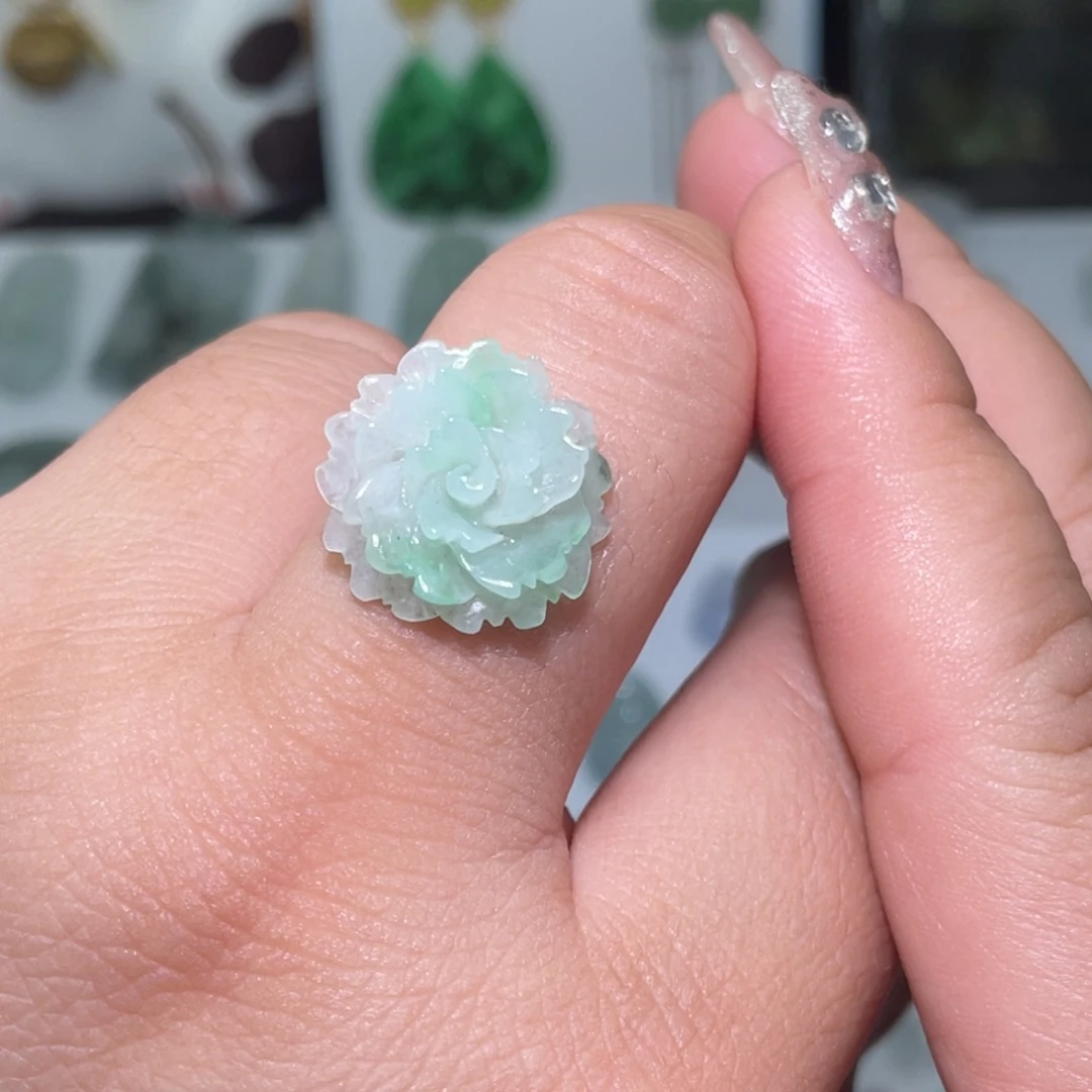 定制翡翠未镶嵌牡丹花