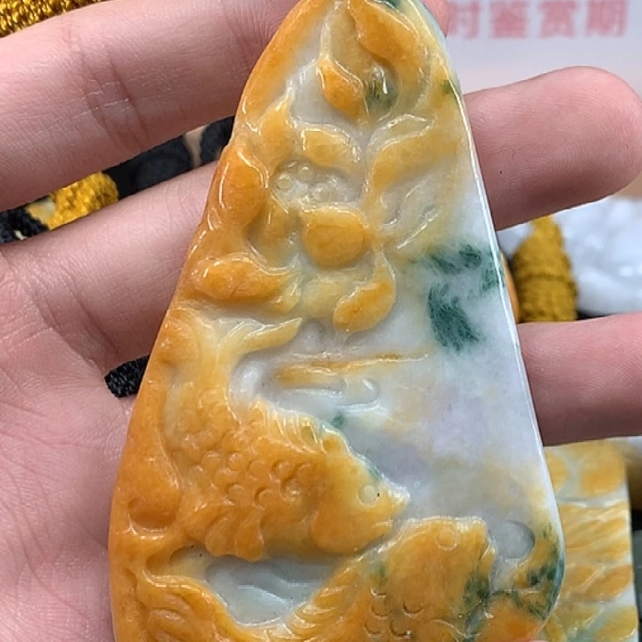 翡翠未镶嵌颈饰天然保真a货