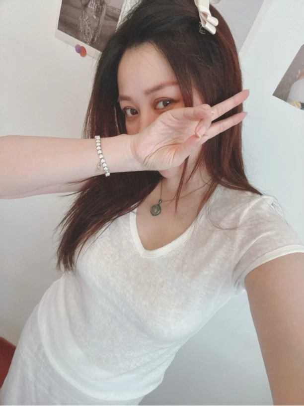 锦忆Hikikiki 老钱极简纯欲亚麻V领通勤百搭短袖T恤