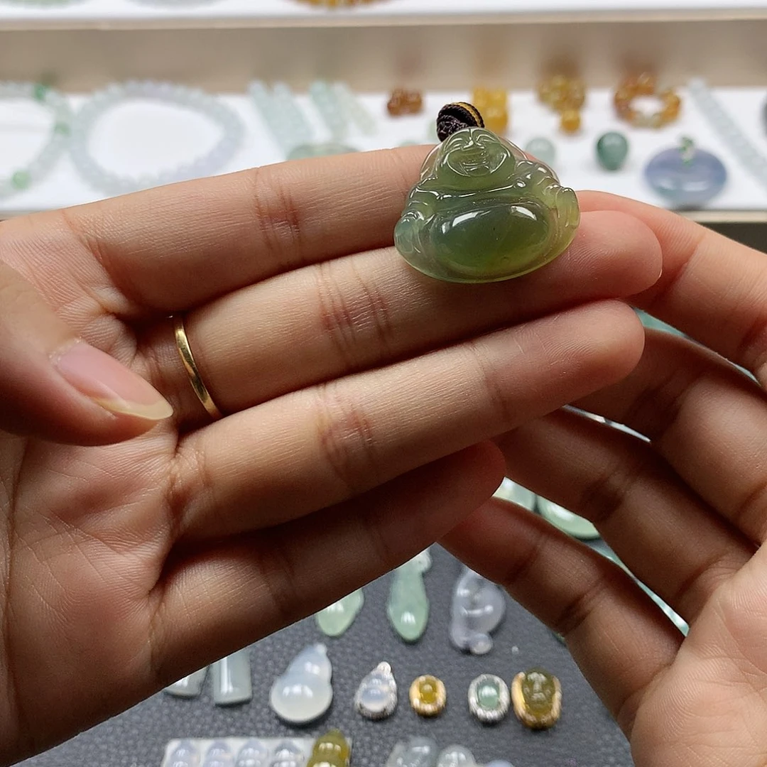 翡翠未镶嵌颈饰佛公