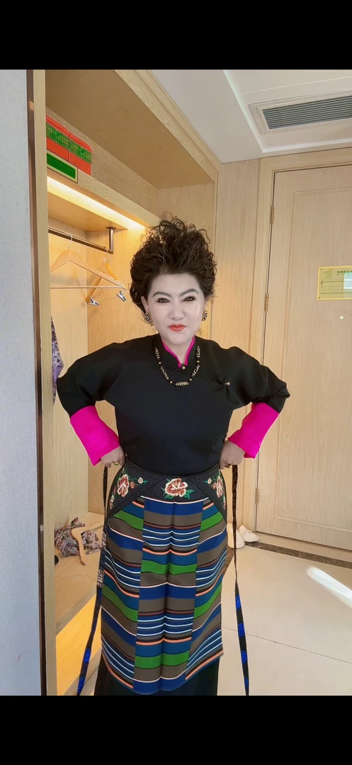 氆氇帮典围腰13号（带卓典）