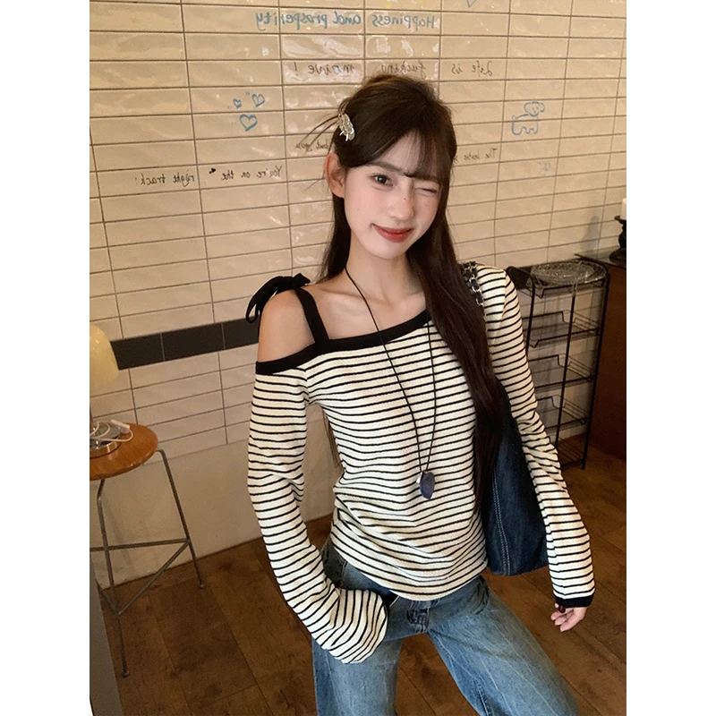 韩系杏色条纹绑带斜露肩长袖t恤女春季2025新款外穿独特别致上衣