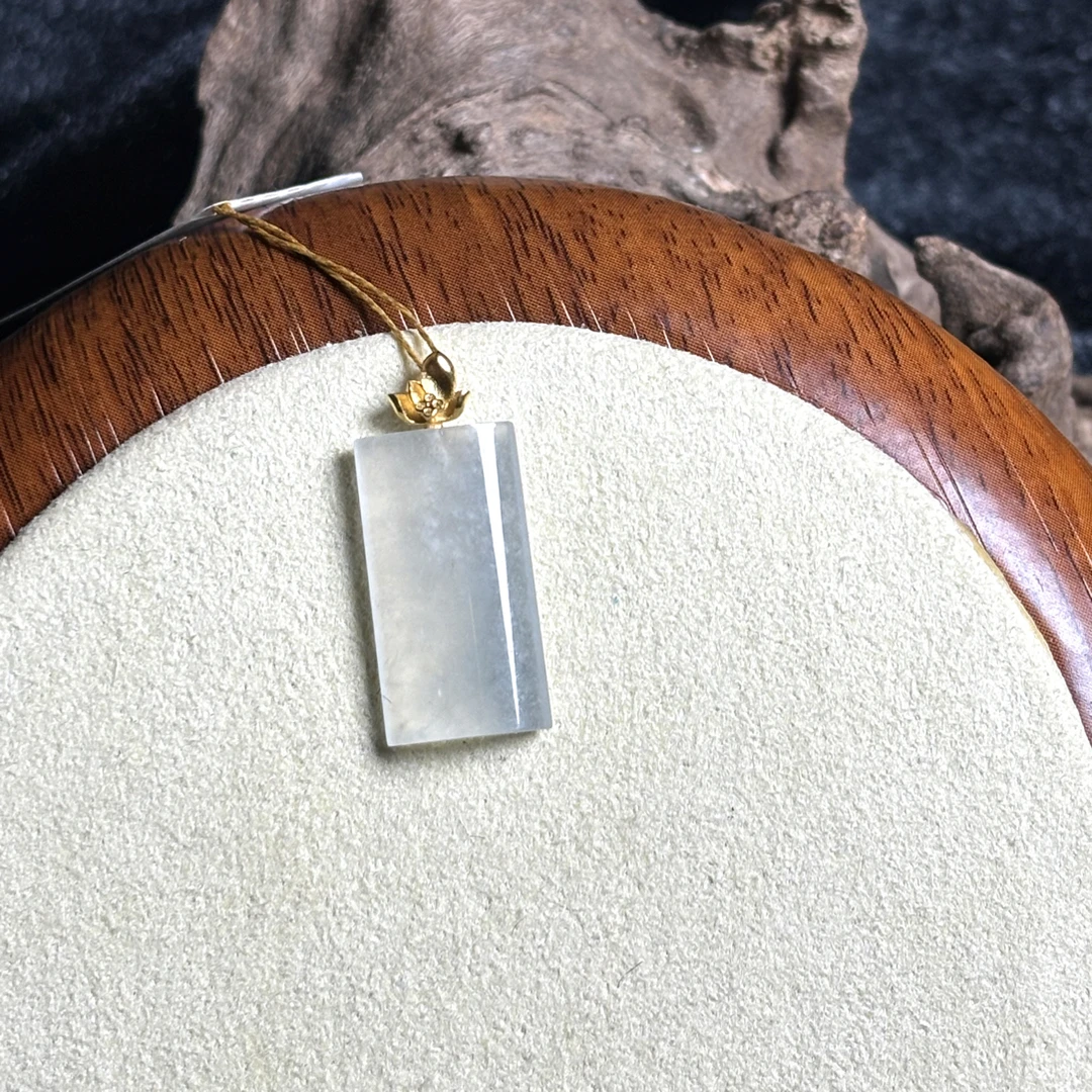 天然缅甸A货翡翠18k金白冰无事牌冰透起光简约时尚23.5*10*3.3