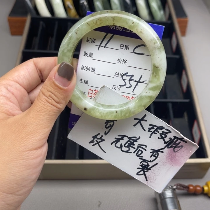 蛇纹石玉未镶嵌手镯