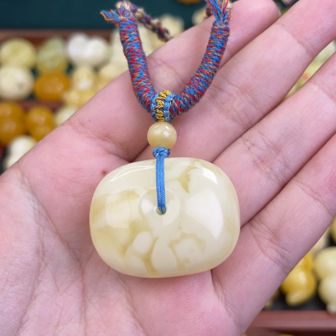 未镶嵌吊坠(赠链)蜜蜡