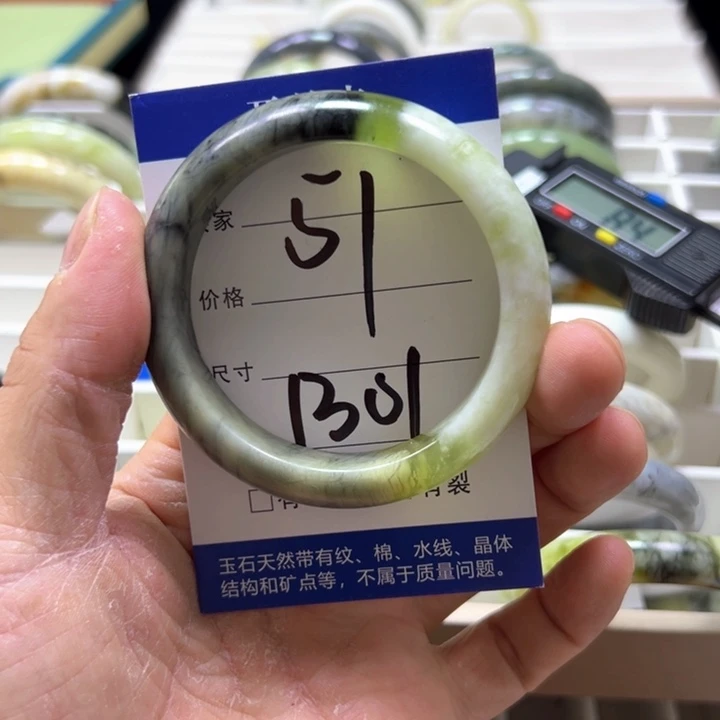 未镶嵌蛇纹石玉手镯米**?