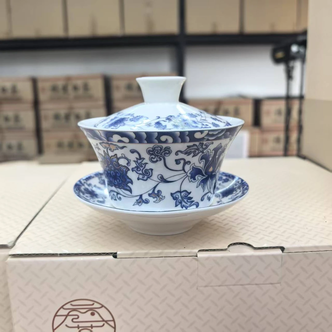 青花瓷盖碗