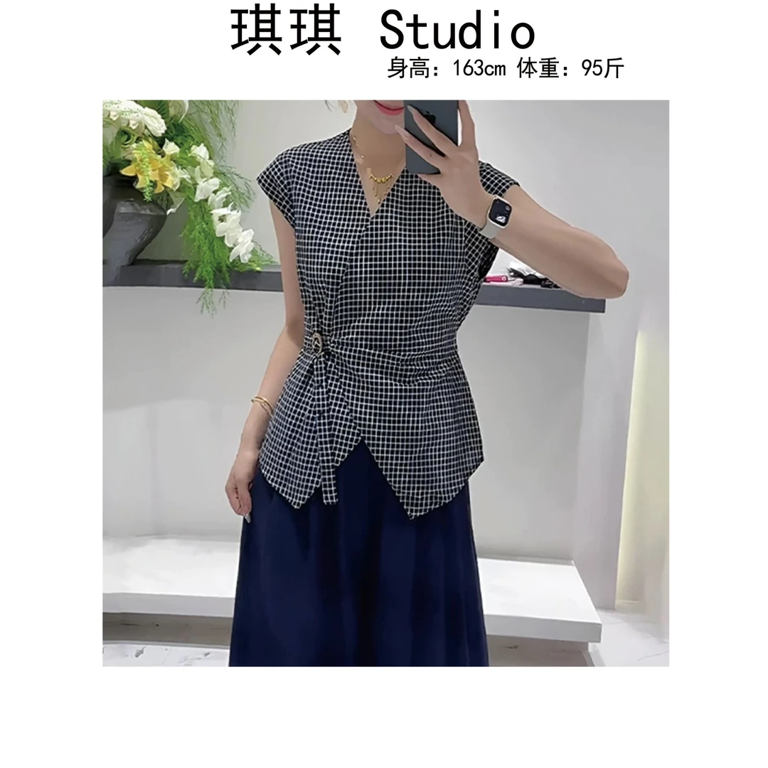 《琪琪家》夏季新款休闲时尚修身系带V领格子无袖衬衫上衣83267-CS