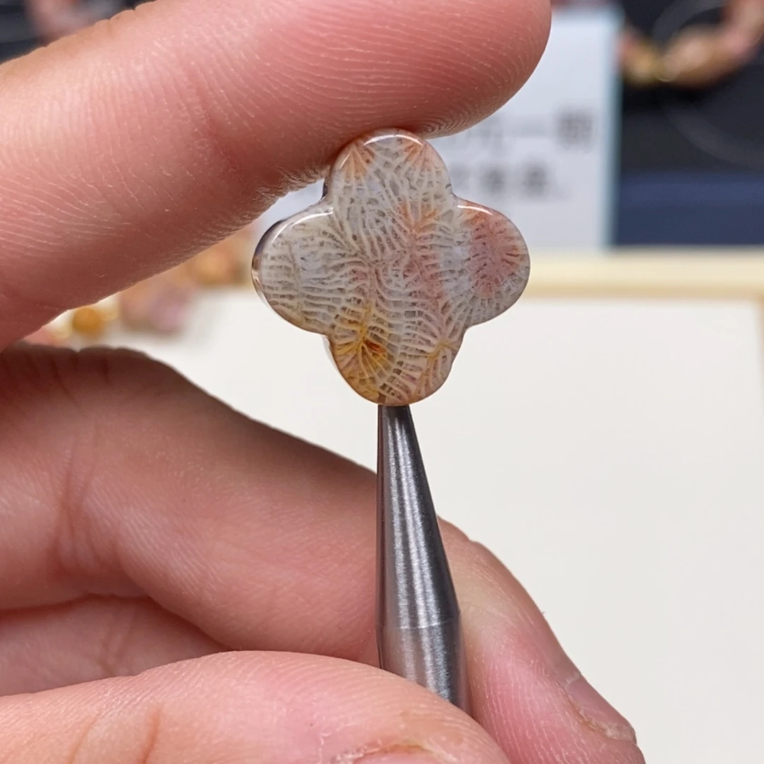 硅化玉未镶嵌吊坠