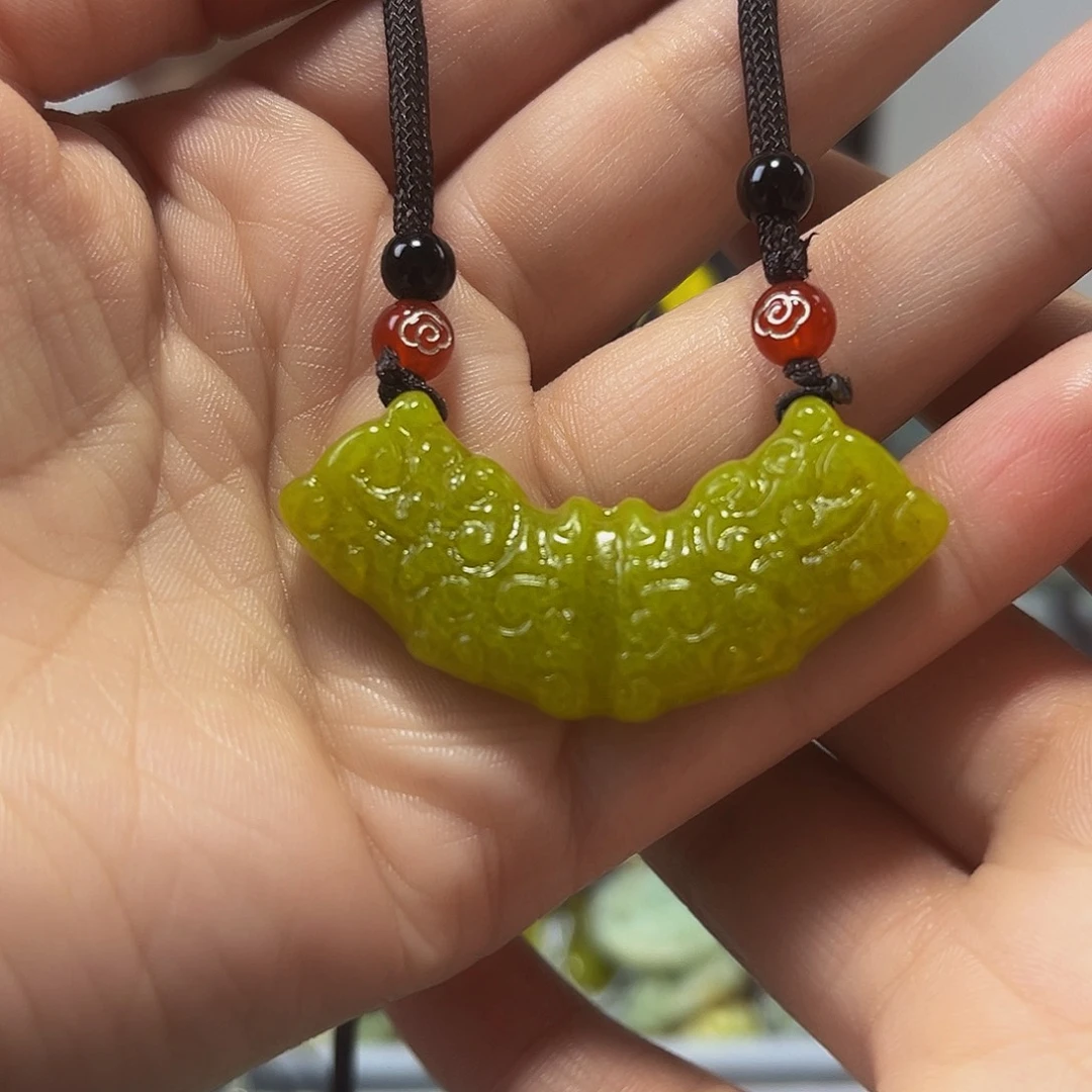 蛇纹石玉未镶嵌颈饰