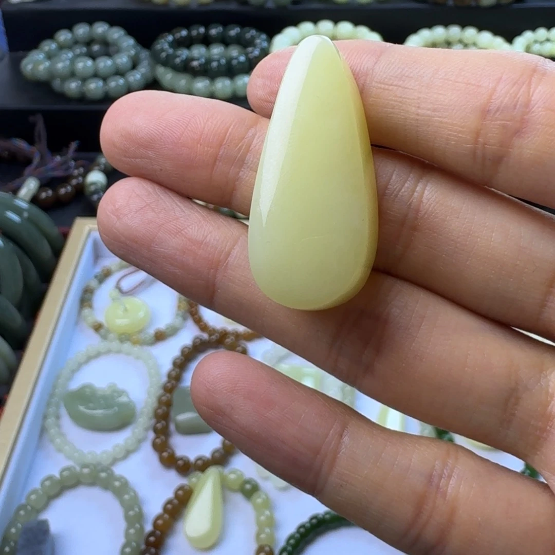 和田玉（糖玉）未镶嵌颈饰一***K