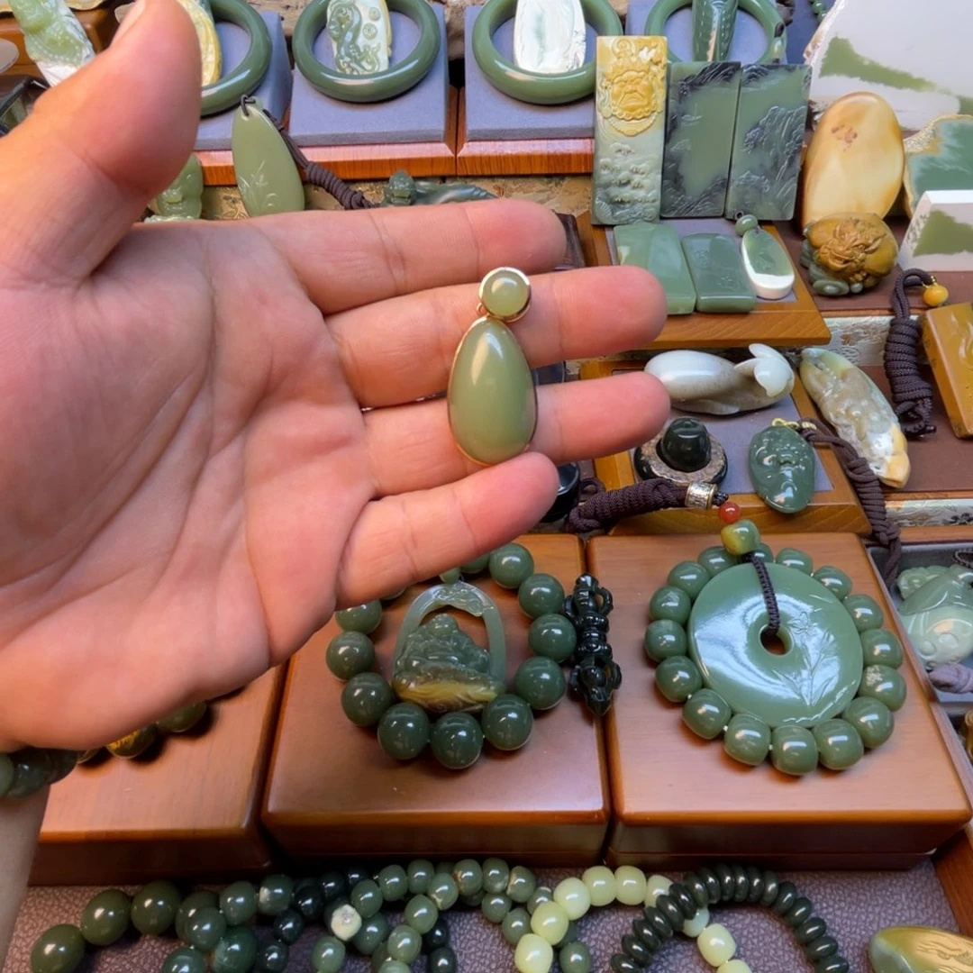 岫岩老玉（透闪石质玉）18K金镶嵌吊坠(不含链)老*