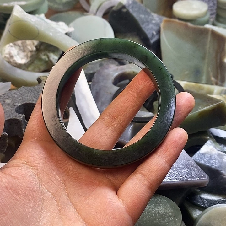 光***哥和田玉（糖玉）未镶嵌珠宝半成品