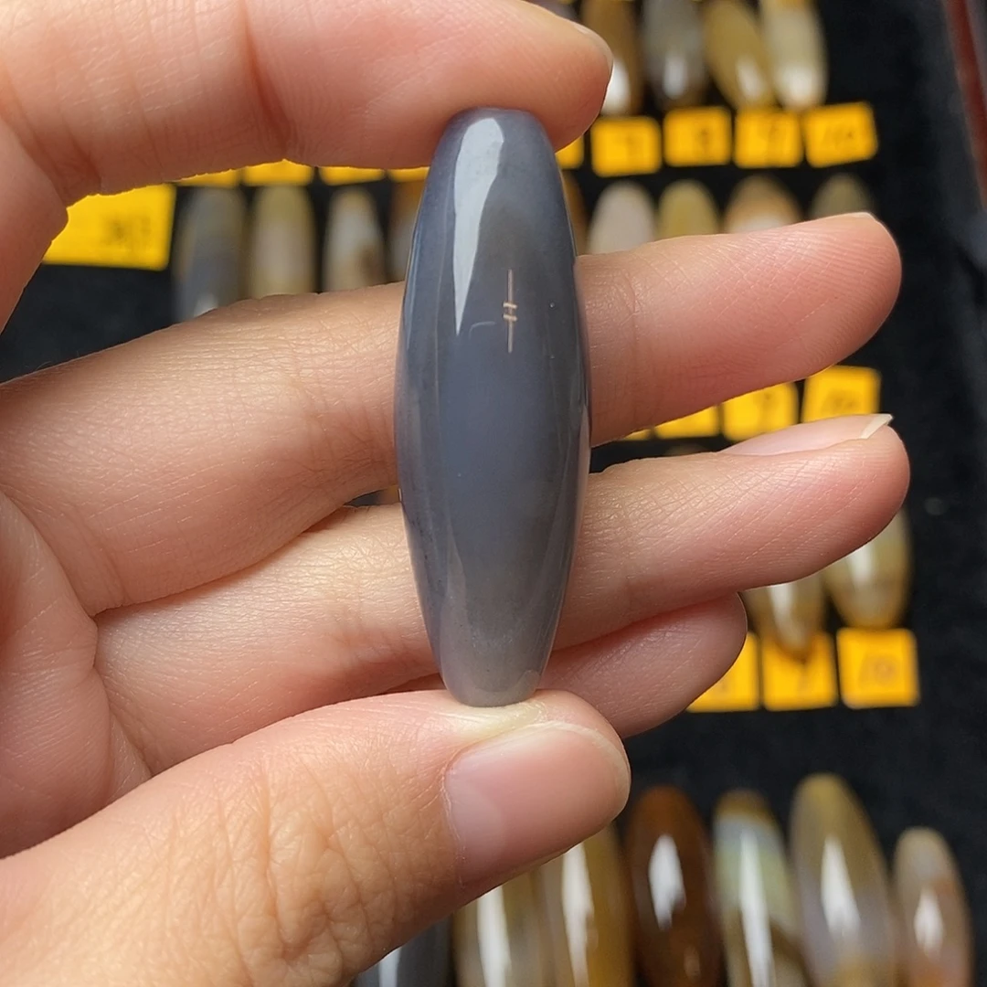 1***，玛瑙/玉髓未镶嵌颈饰