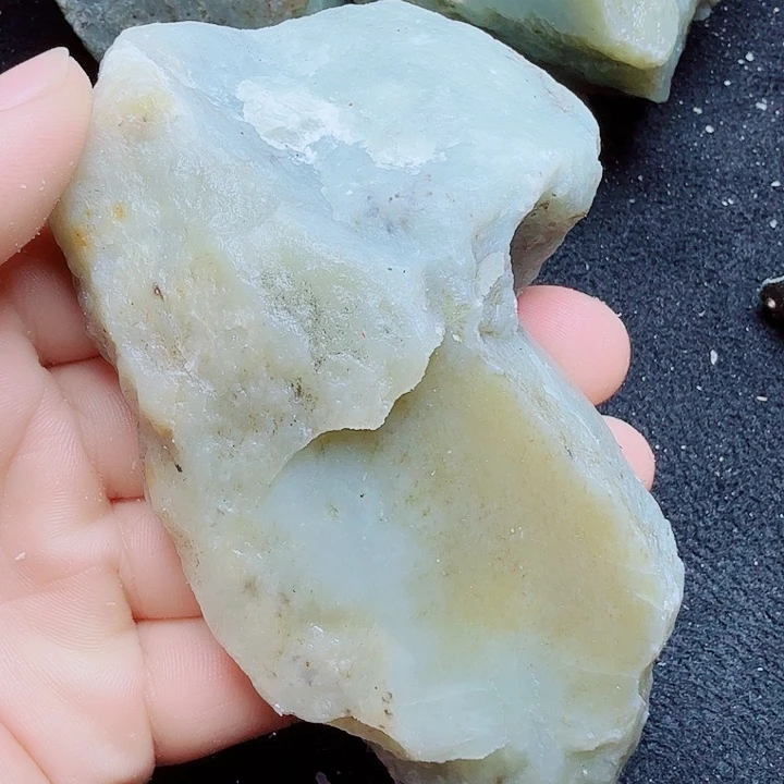未镶嵌和田玉（糖玉）珠宝半成品