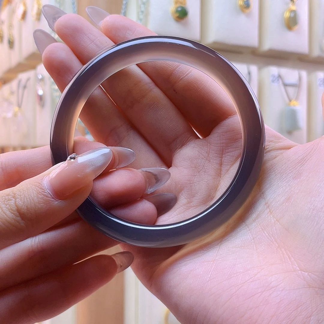 玛瑙/玉髓手镯未镶嵌琳****?