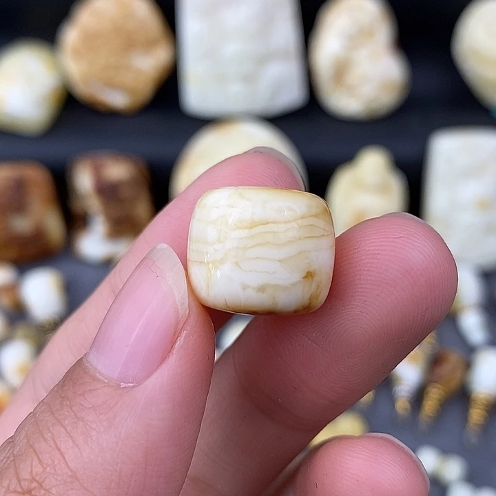 琥珀未镶嵌裸石15老邢