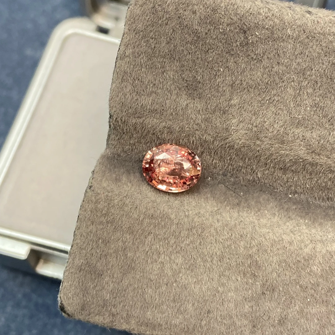 1.01克拉无烧帕帕拉恰彩色蓝宝石