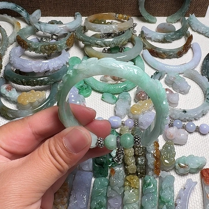 翡翠未镶嵌手链货绿牡丹半镯