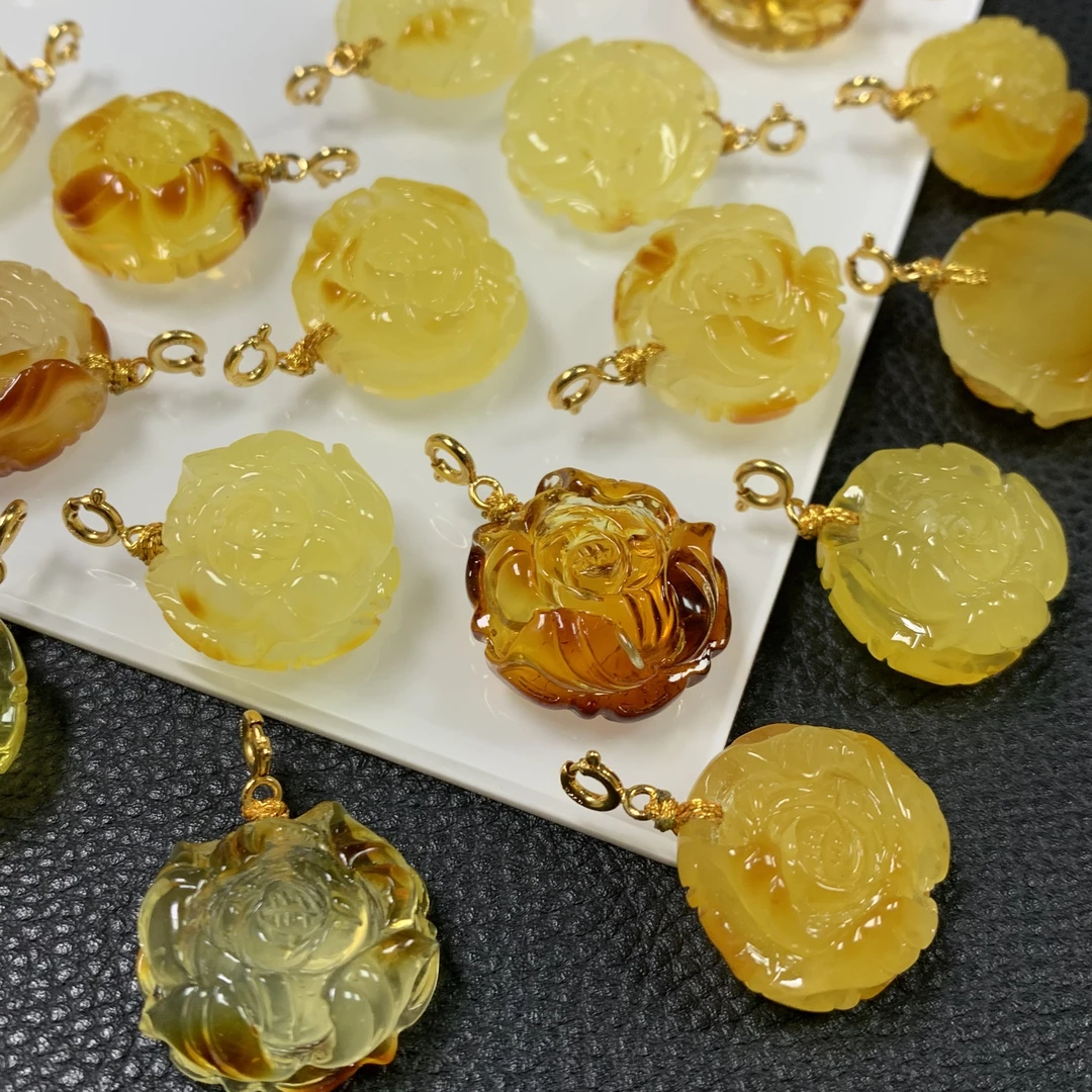 「戴琴珠宝」DQ1151-蜜蜡牡丹花银镶吊坠（多样性发其一）