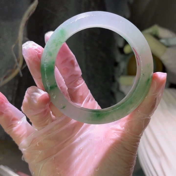 青***黛石英质玉（非洲翠）未镶嵌手镯定制