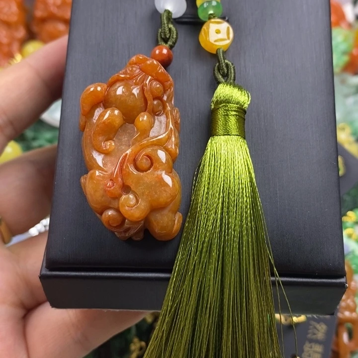 翡翠未镶嵌吊坠(赠链)