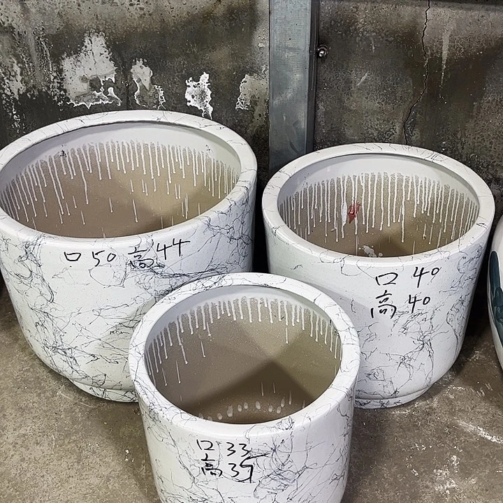 陶瓷花盆一套。