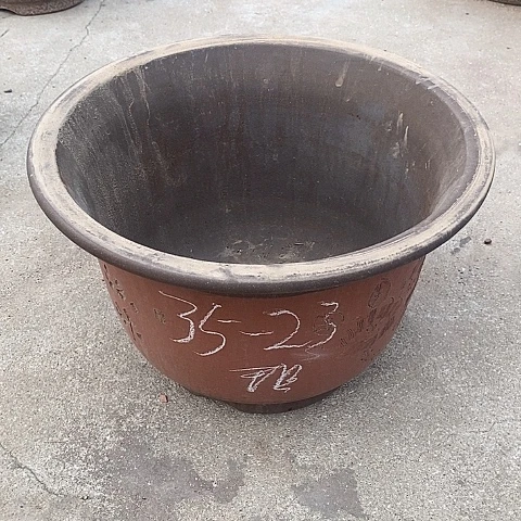 中国宜兴紫砂花盆，