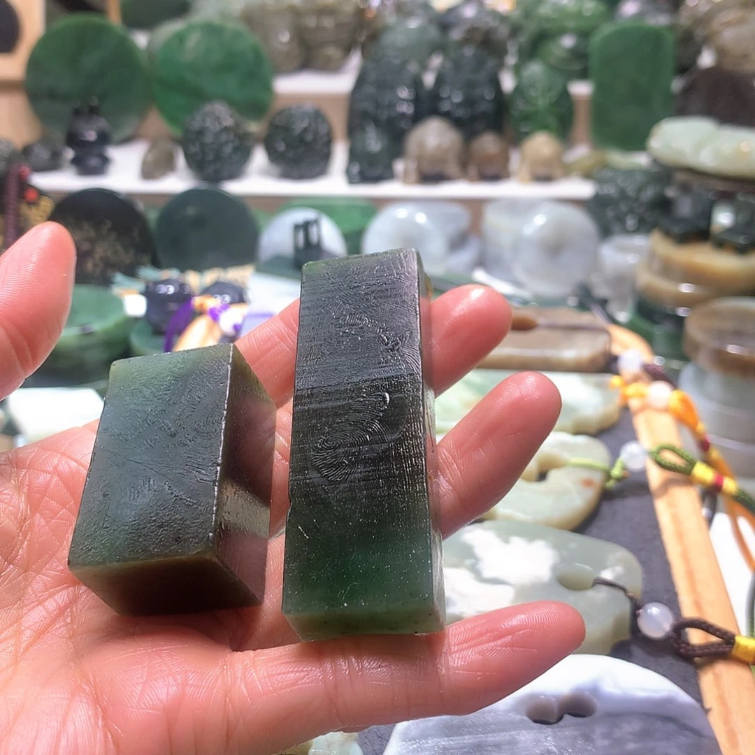 无***雨和田玉未镶嵌颈饰